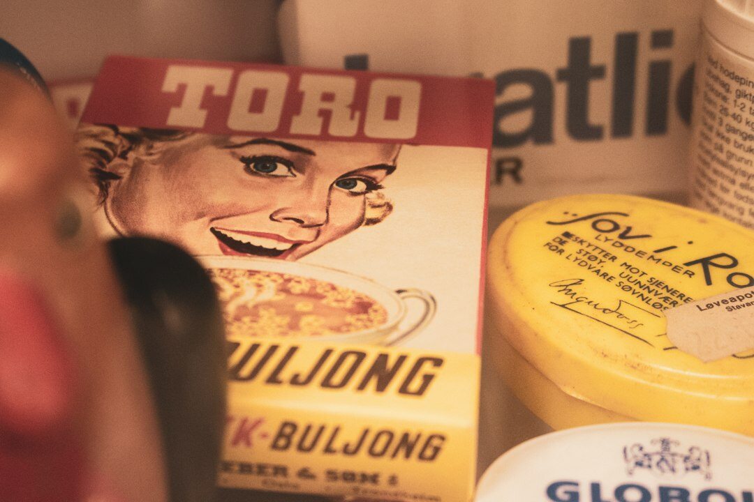 retro product commercial